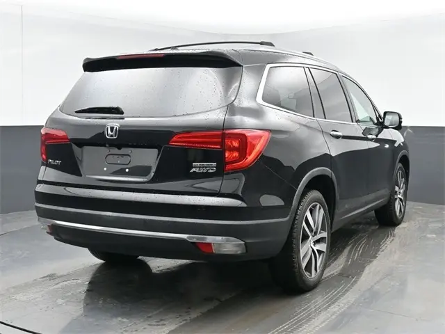 2017 Honda Pilot Touring photo 8