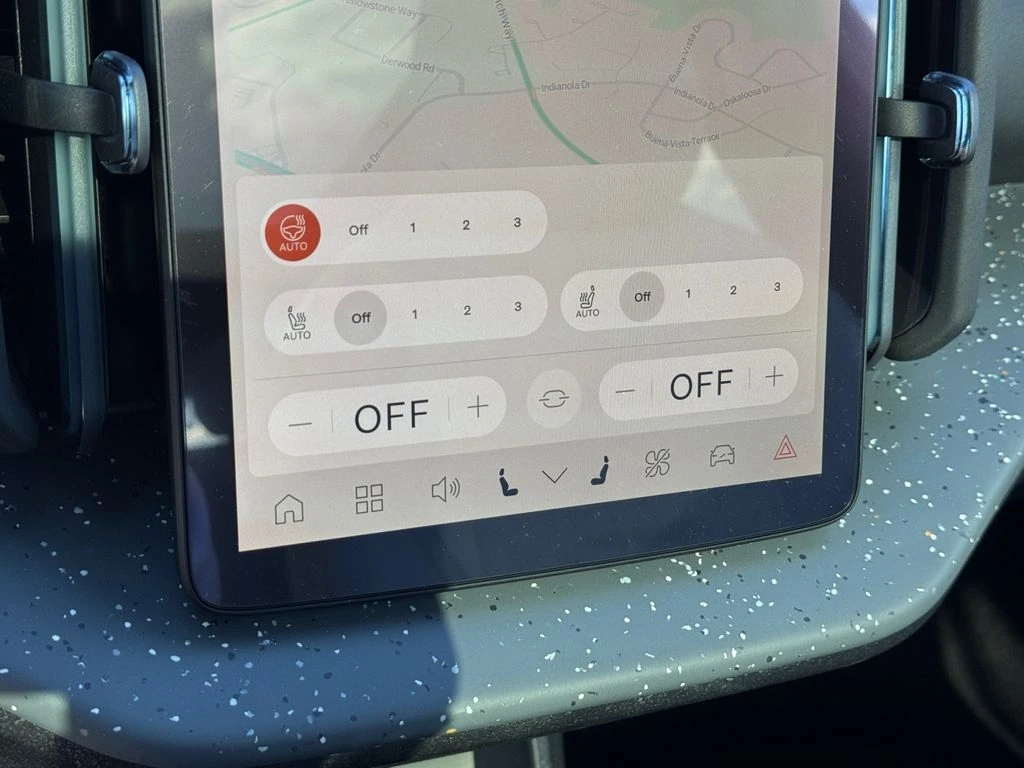 2025 Volvo - image 21