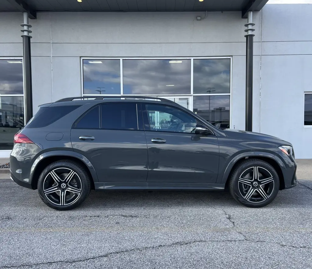 2026 Mercedes Benz GLE 450 4MATIC photo 2