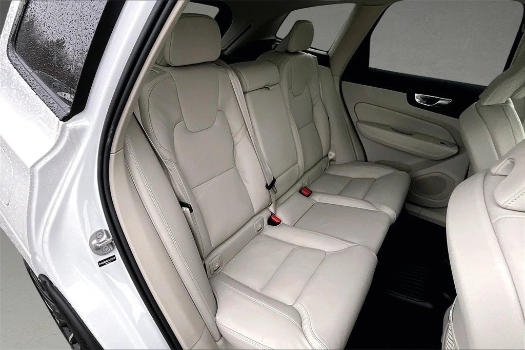 2026 Volvo - image 10