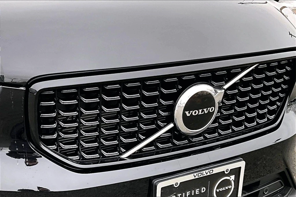 2026 Volvo - image 33