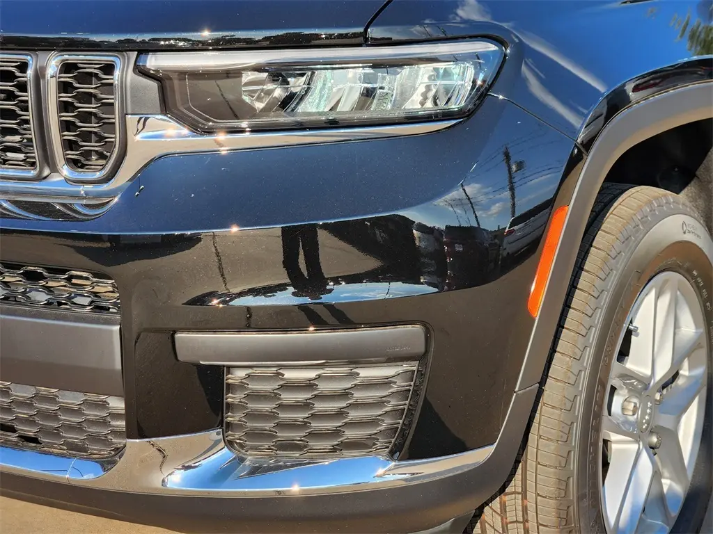 2025 Jeep Grand Cherokee Laredo photo 6