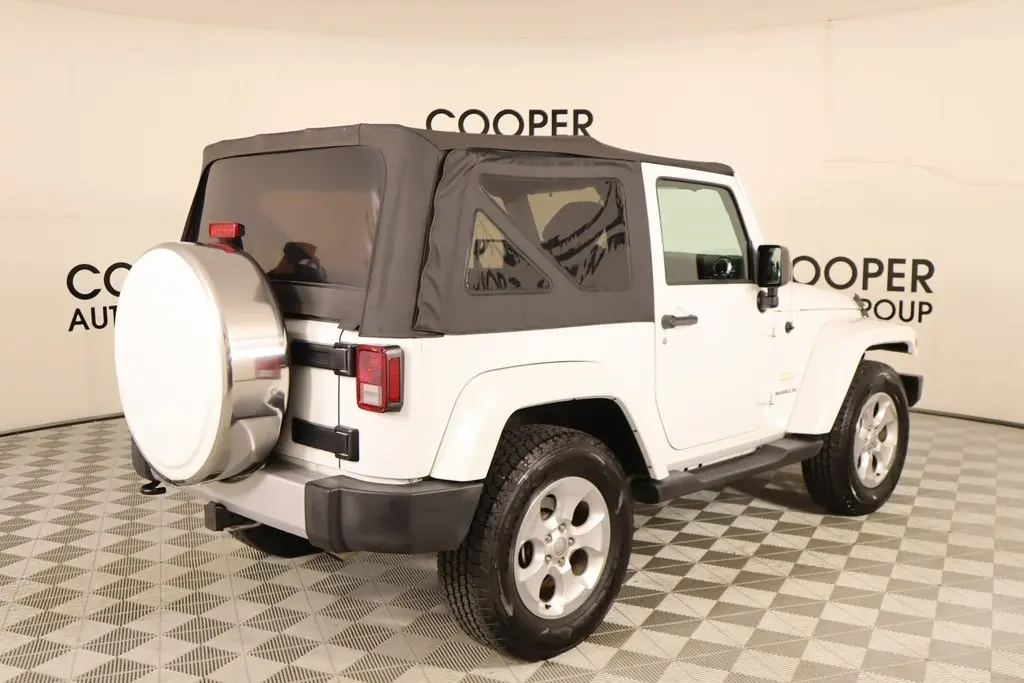 2015 Jeep Wrangler Sahara photo 13