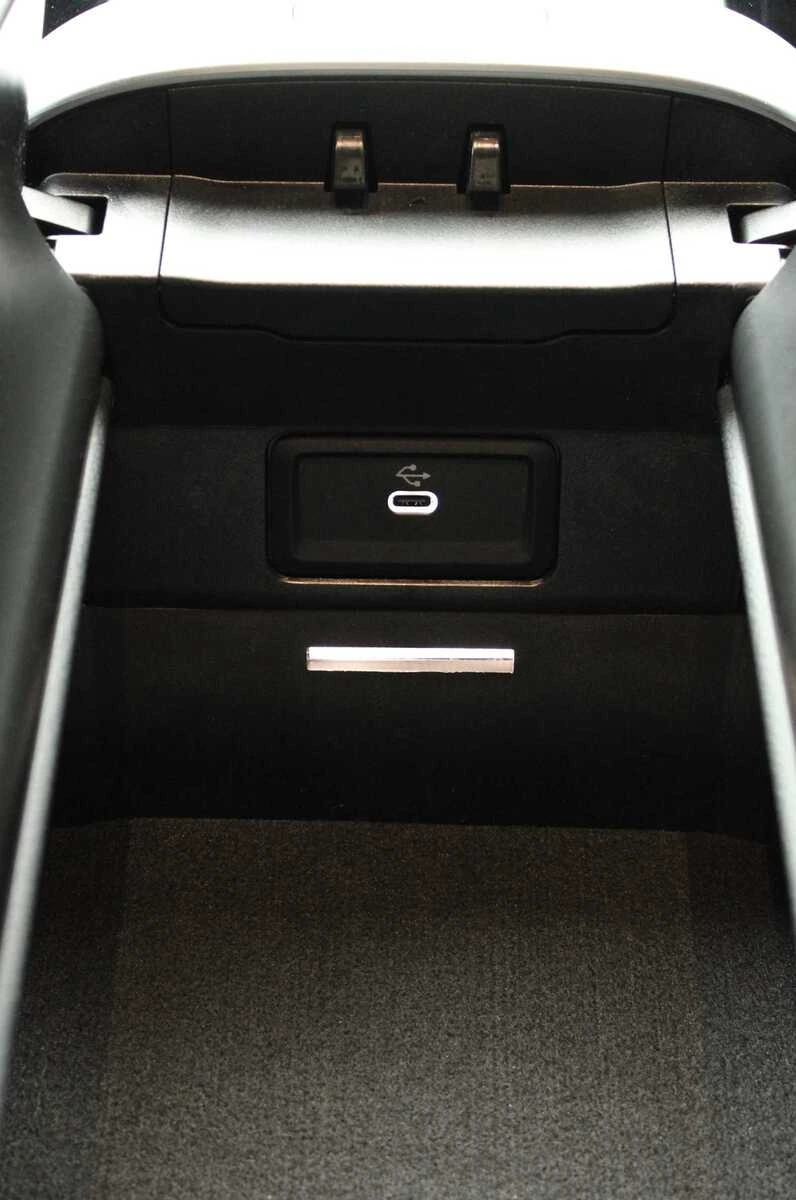 2025 Mercedes-Benz C-Class Sedan C 300 - Photo 37