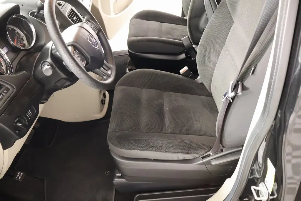 2019 Dodge Grand Caravan SE photo 2