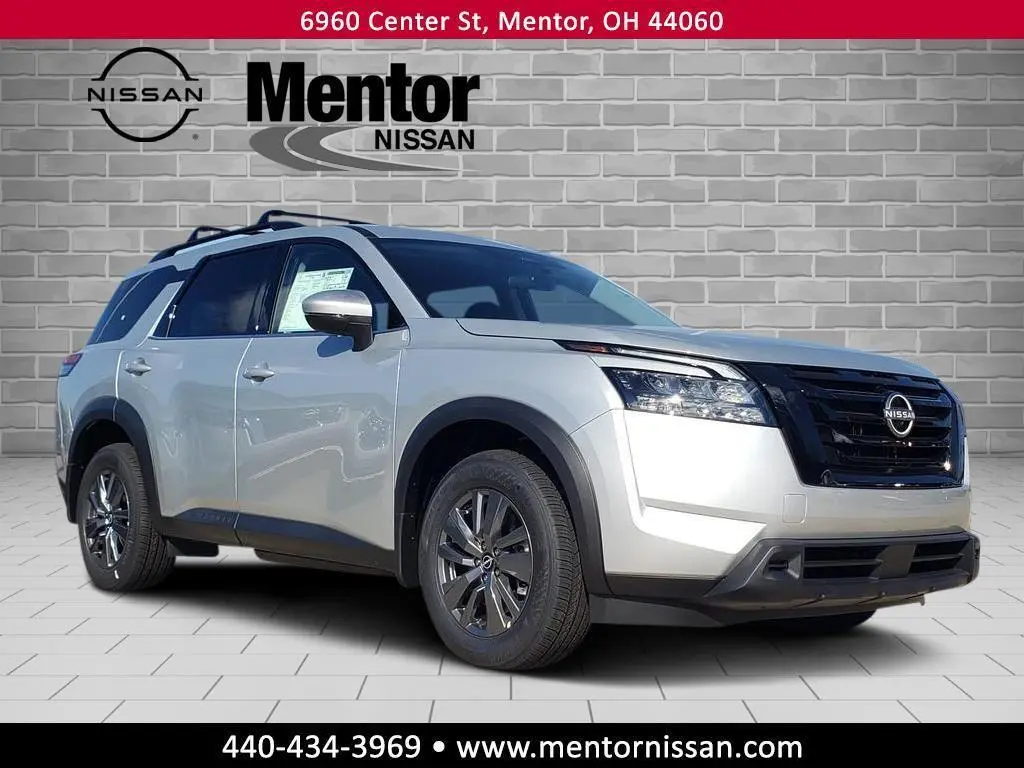 2025 Nissan Pathfinder SV's photo