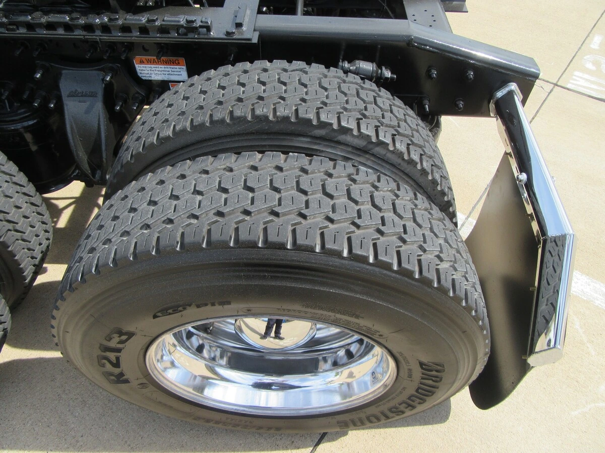 2025 Freightliner Cascadia - image 12