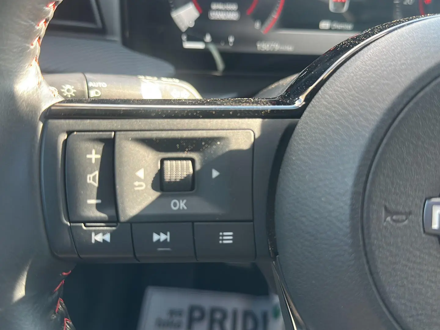 2025 Nissan Kicks SR photo 18