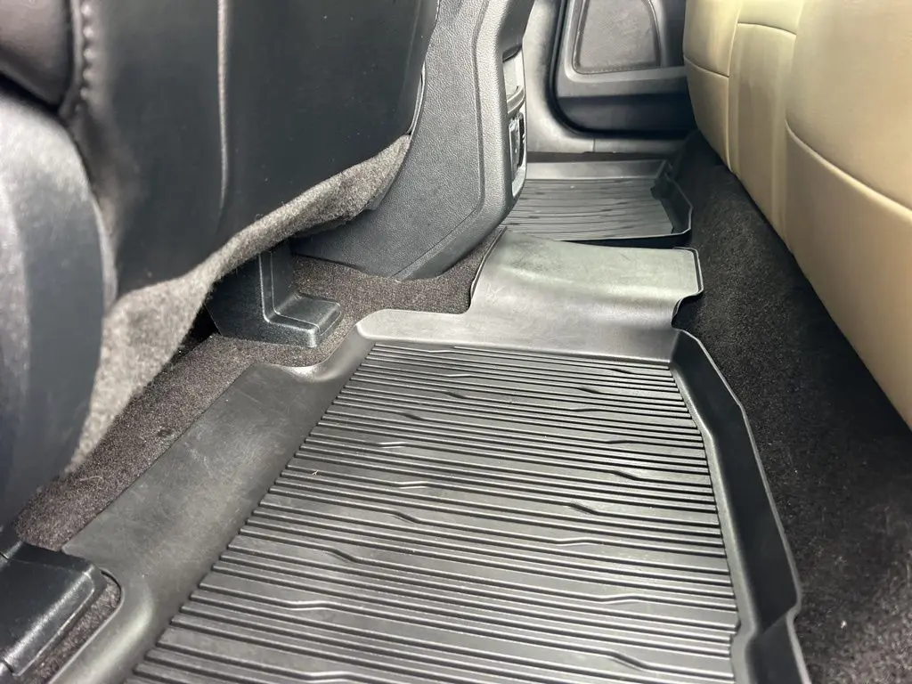 2020 Ford Edge SEL photo 21
