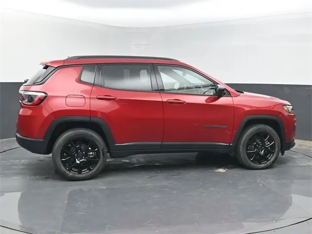 2026 Jeep Compass Latitude photo 4