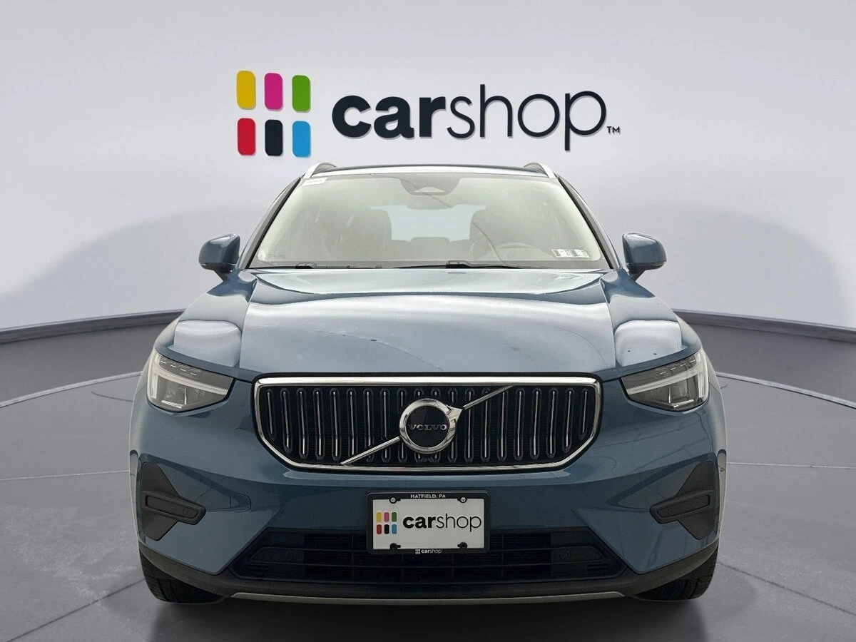 2025 Volvo - image 8