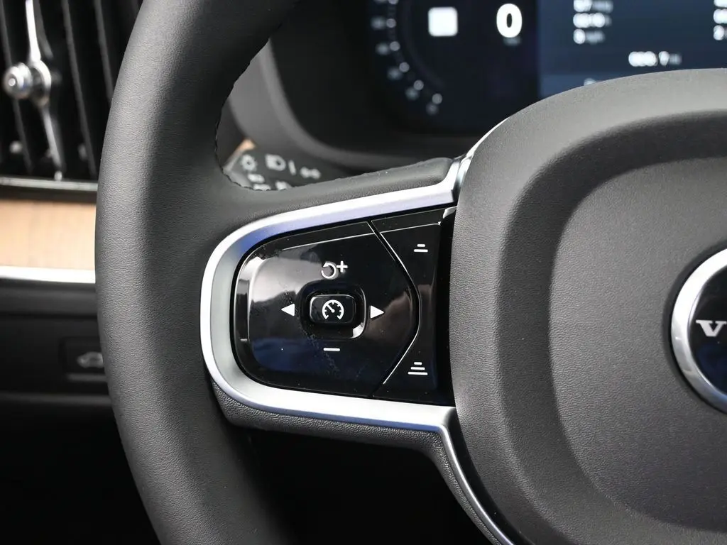 2026 Volvo - image 11