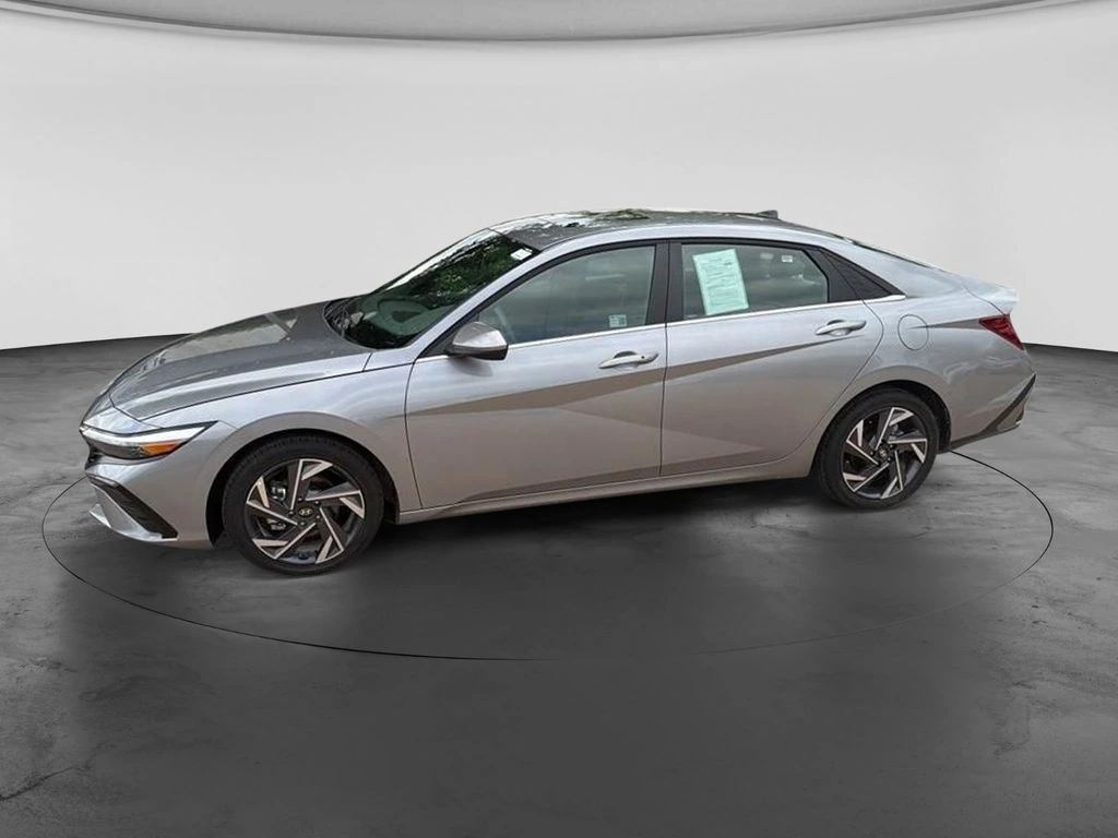 2025 Hyundai Elantra SEL - Photo 6