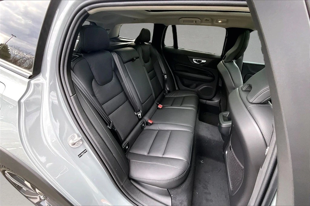 2026 Volvo - image 10