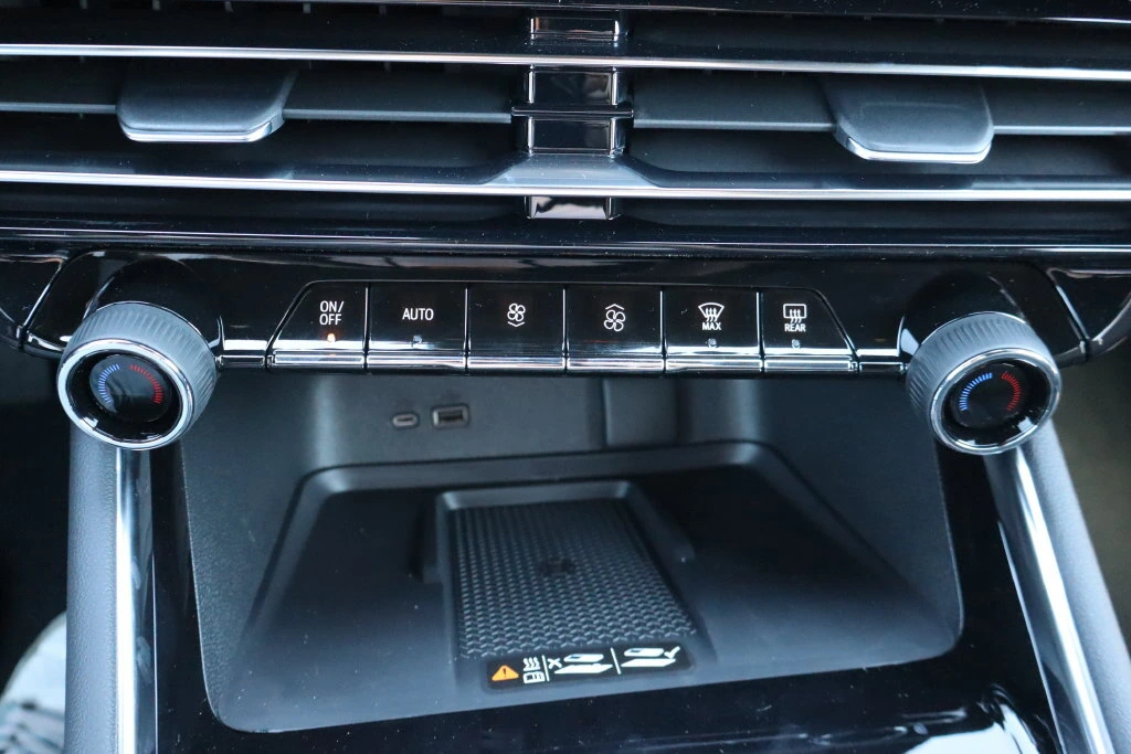 2027 Chevrolet Traverse LT - Photo 13
