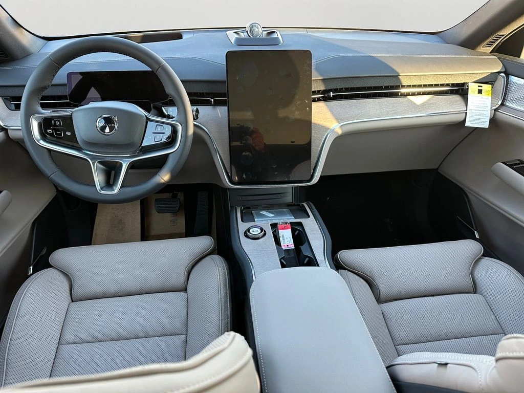 2026 Volvo - image 11