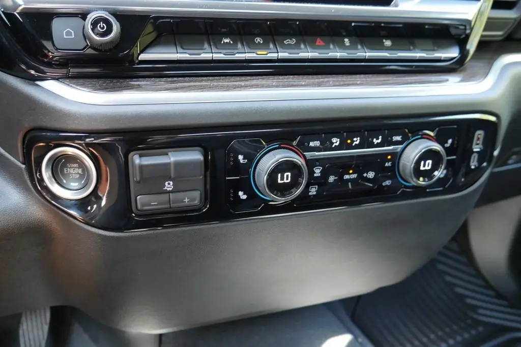 2025 Chevrolet Silverado 1500 LT photo 18