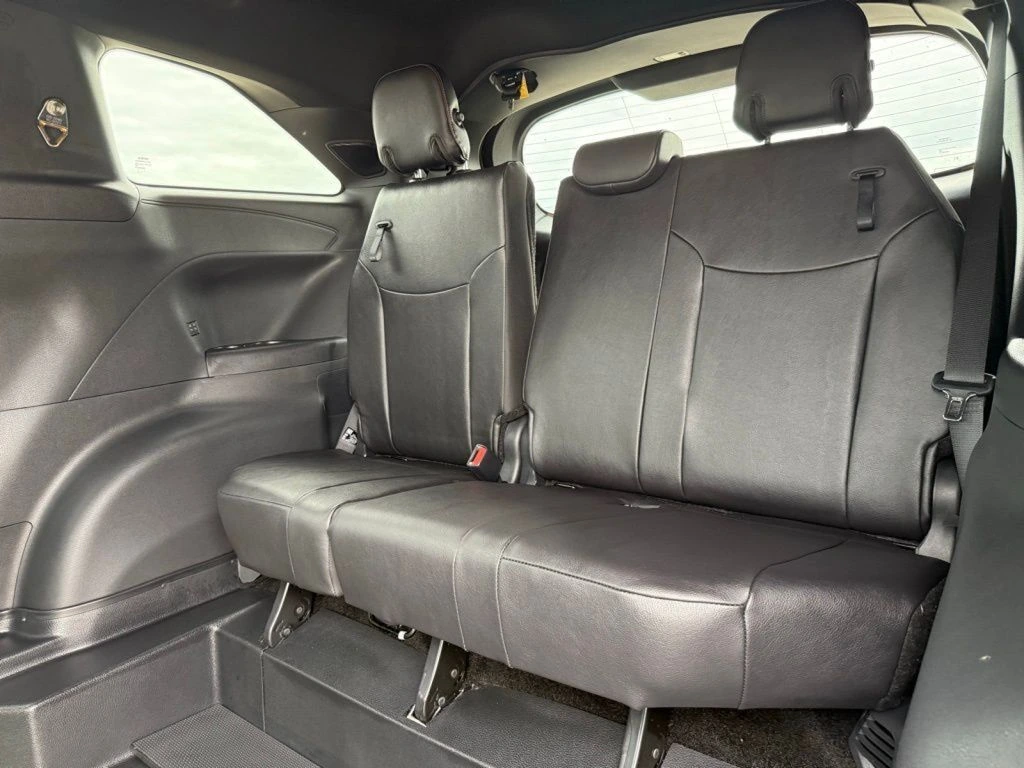 2025 Toyota Sienna XSE - Photo 29