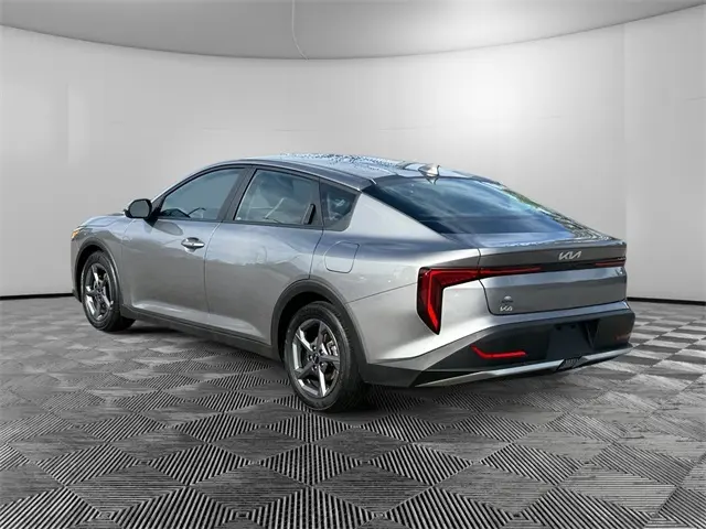 2025 Kia K4 LXS photo 3