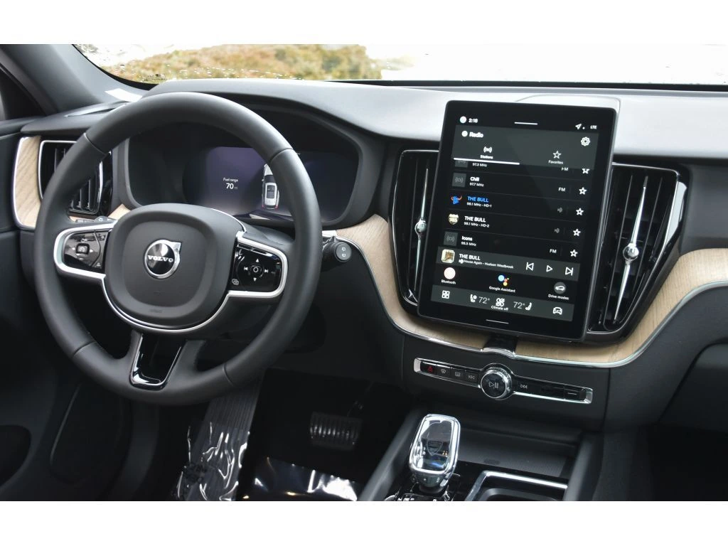 2026 Volvo - image 15