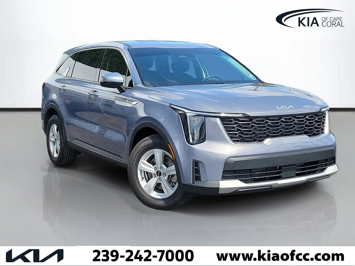 2025 Kia Sorento LX AT's photo