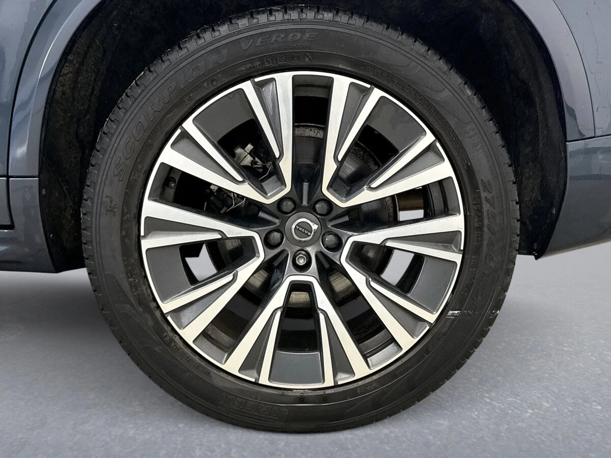 2022 Volvo - image 11