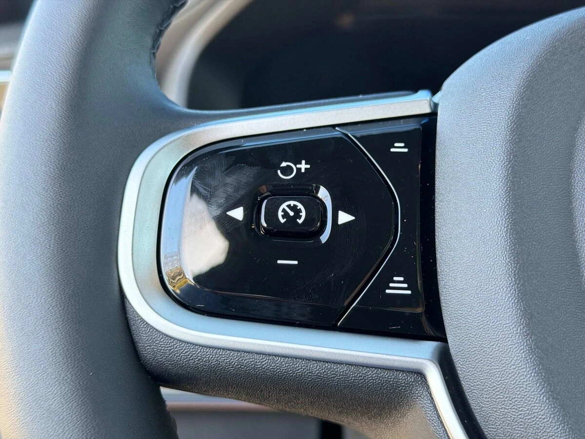 2026 Volvo - image 30