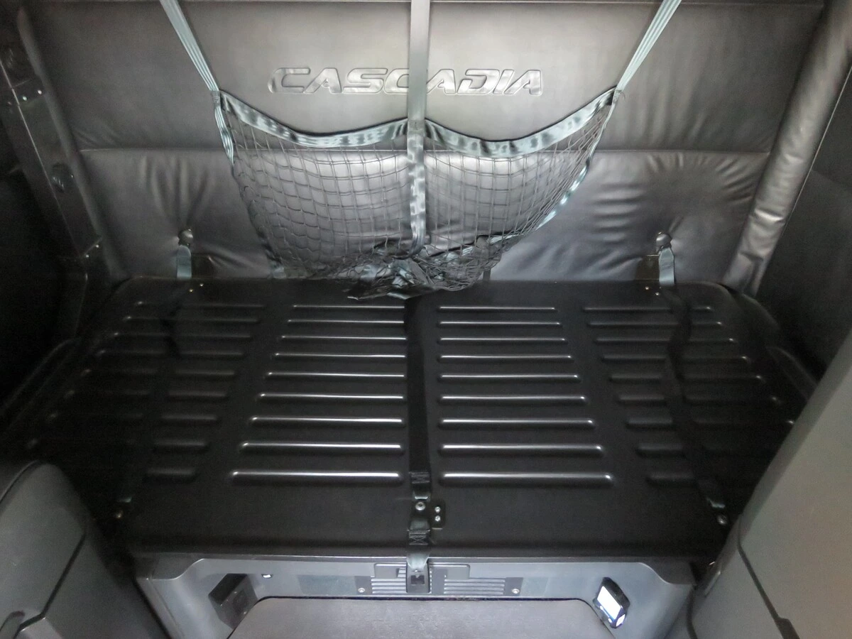 2023 Freightliner Cascadia - image 17