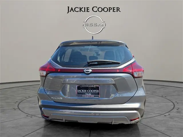 2025 Nissan Kicks Play S photo 3
