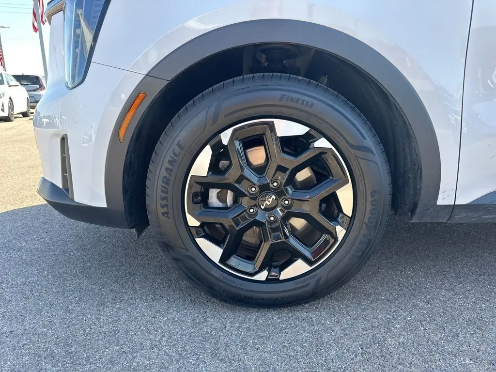 2024 Kia Sorento S photo 13