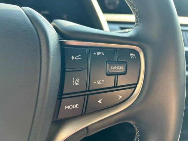 2022 Lexus UX Hybrid 250h - Photo 17