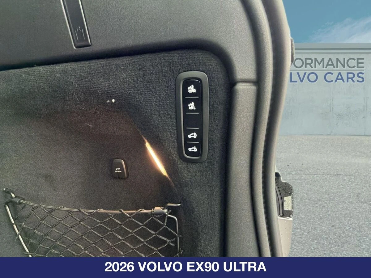 2026 Volvo - image 32