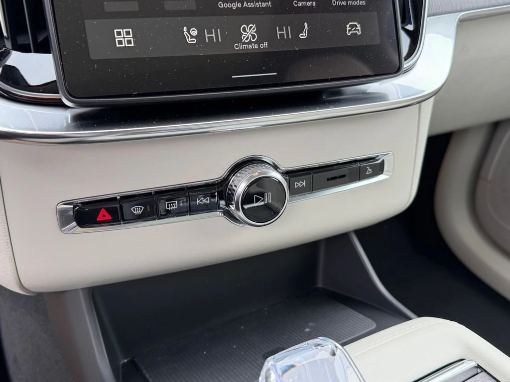 2026 Volvo - image 21