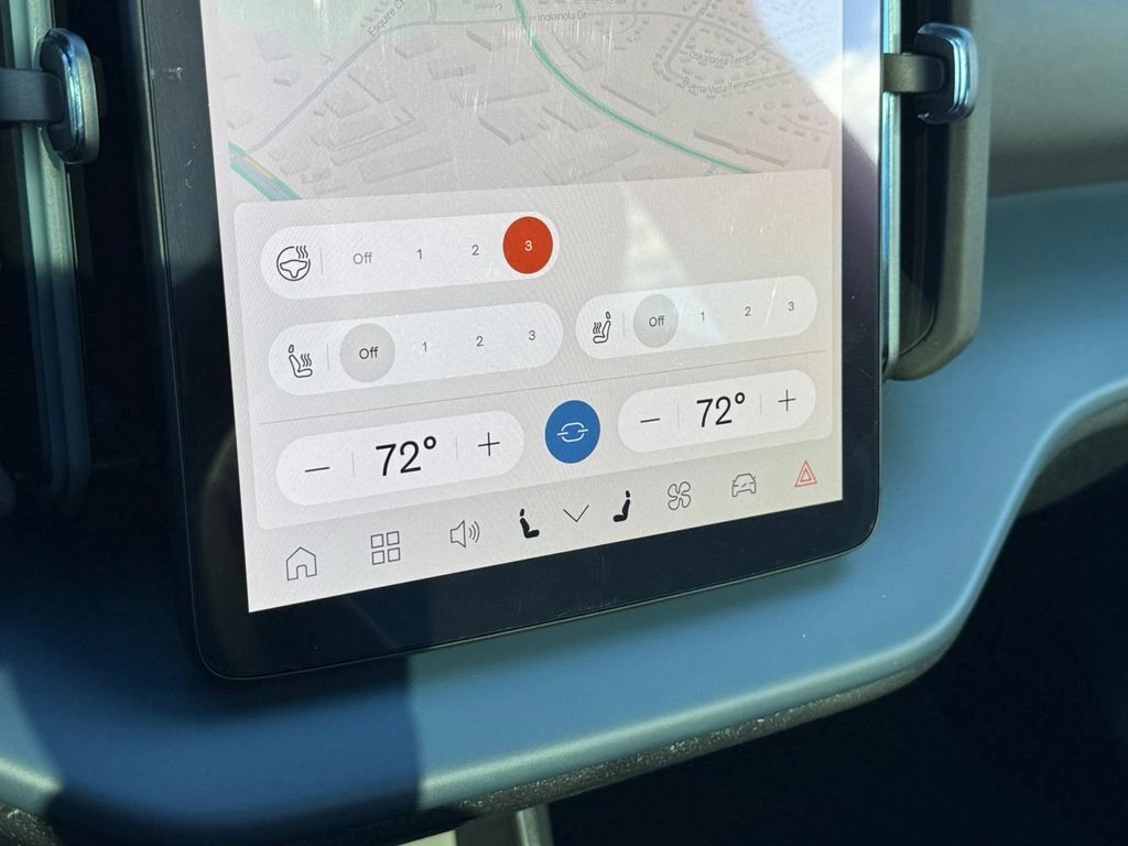 2025 Volvo - image 21