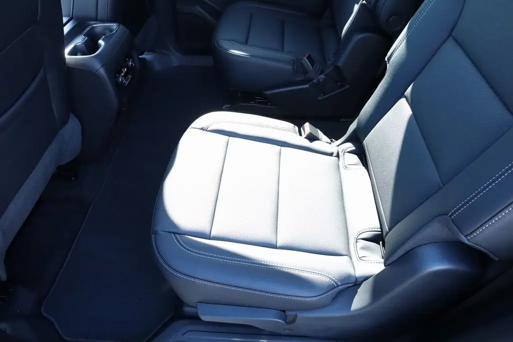 2026 Chevrolet Traverse 1LT photo 3