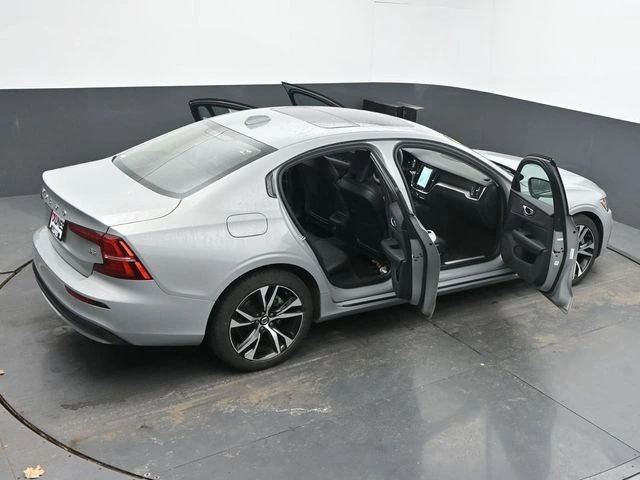 2025 Volvo - image 63