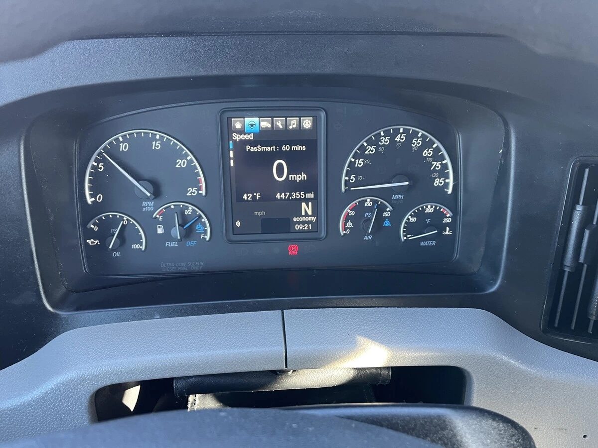 2022 Freightliner Cascadia - image 21