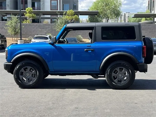 2023 Ford Bronco Base photo 2