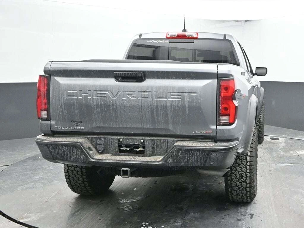 2024 Chevrolet Colorado ZR2 - Photo 8
