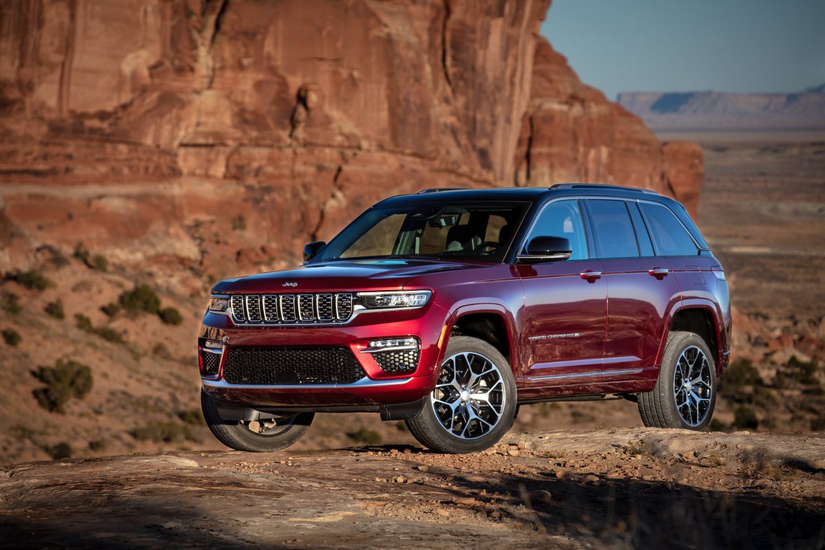 2025 Jeep Grand Cherokee Exterior Driver Side Front Profile