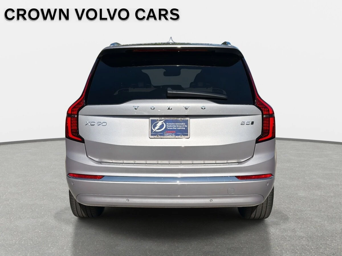 2026 Volvo - image 6