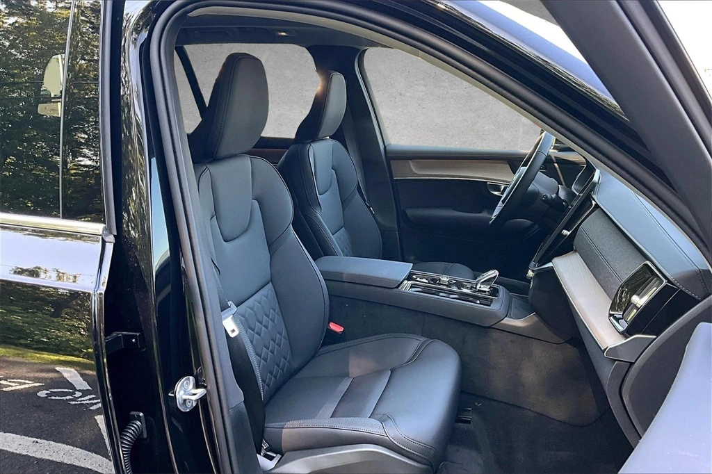 2026 Volvo - image 11