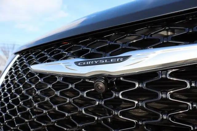 2026 Chrysler Pacifica Pinnacle photo 4