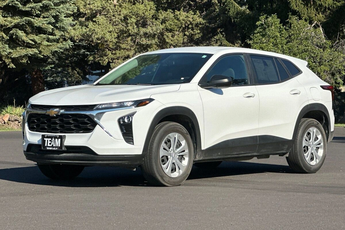 2024 Chevrolet Trax LS - Photo 8