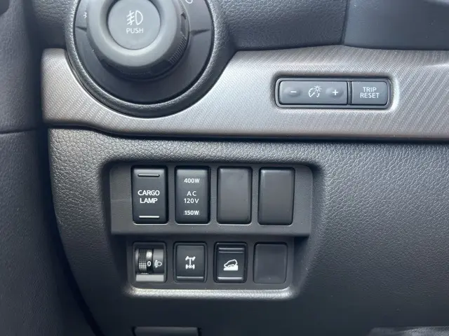 2024 Nissan Titan Crew Cab PRO-4X photo 21