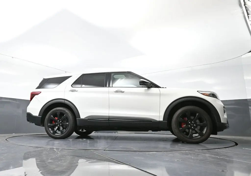 2021 Ford Explorer ST photo 36