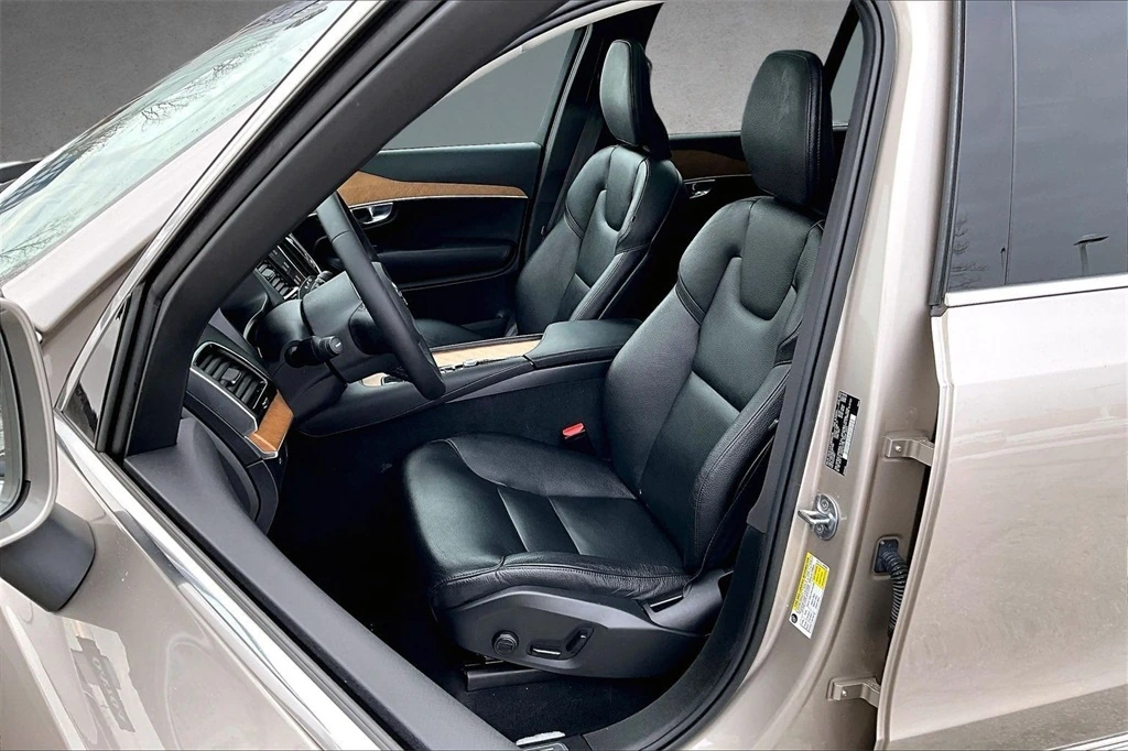 2023 Volvo - image 21