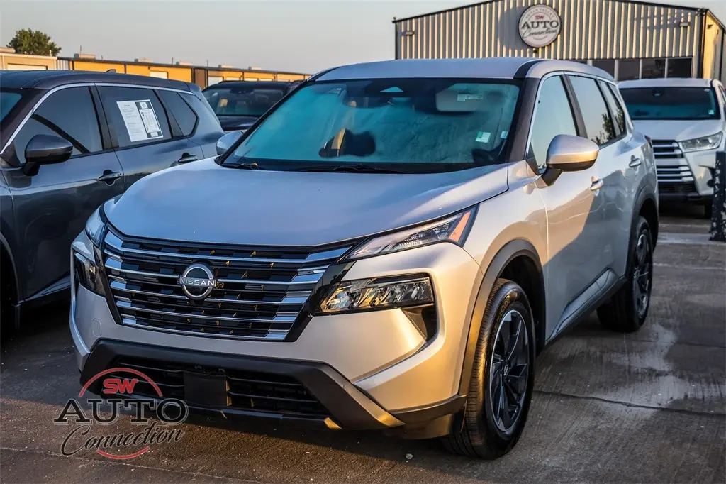 2025 Nissan Rogue SV photo 2