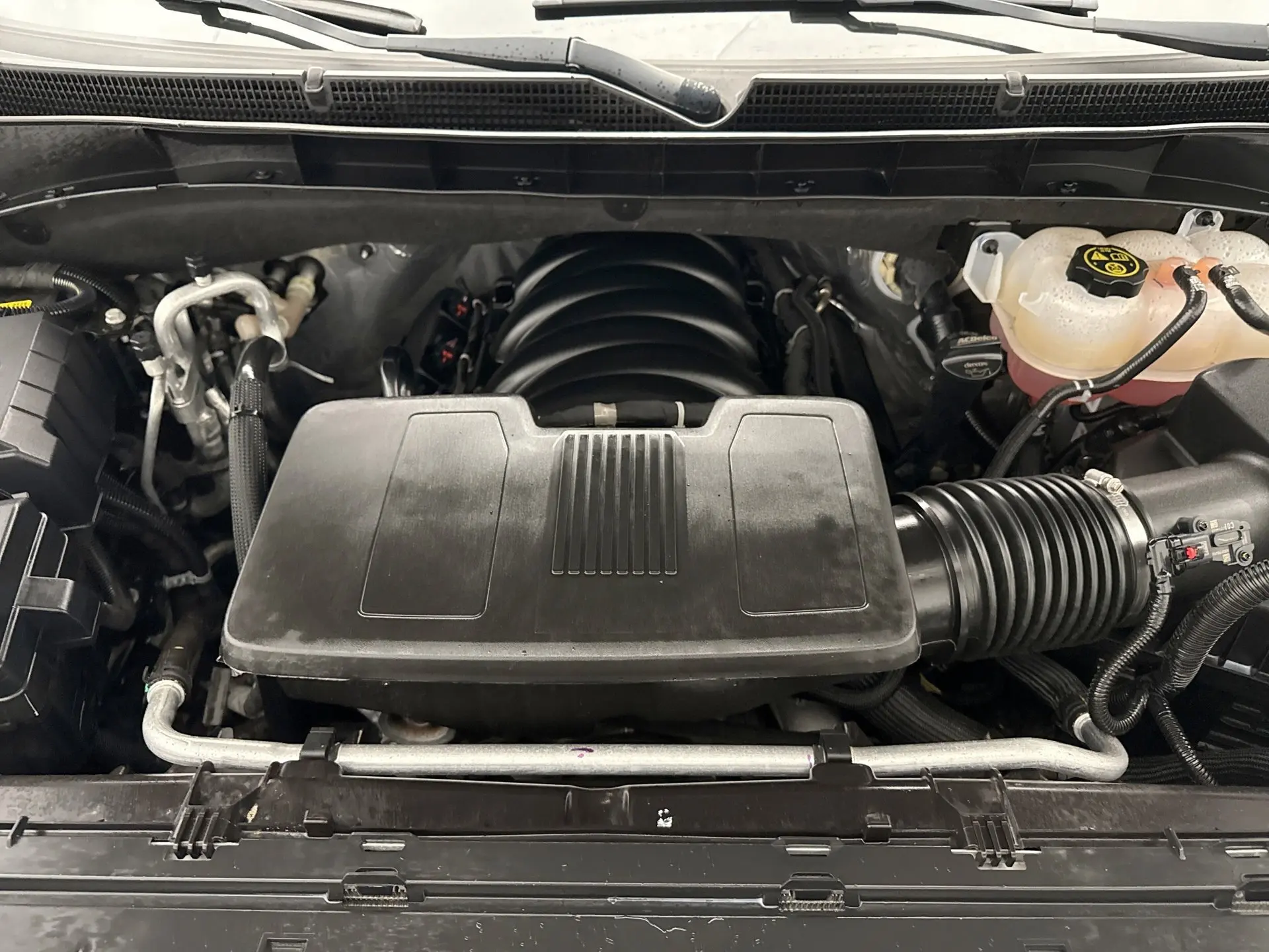 2024 Gmc Yukon SLT photo 26