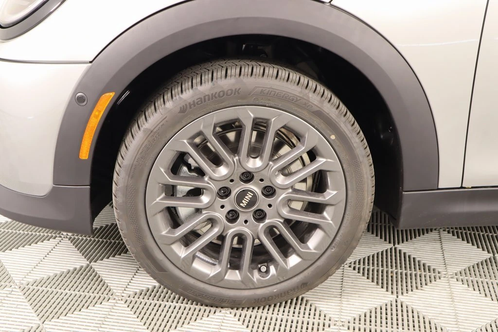 2025 MINI Hardtop 2 Door Base - Photo 17